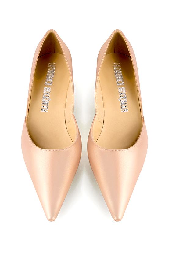 Powder pink women's open arch dress pumps. Pointed toe. Flat flare heels. Top view - Florence KOOIJMAN